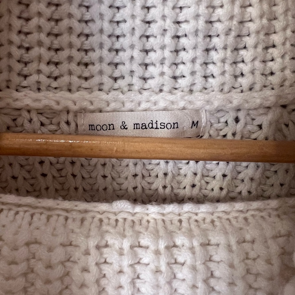 EUC Moon and Madison white crop sweater oversized turtleneck size M - Picture 2 of 5